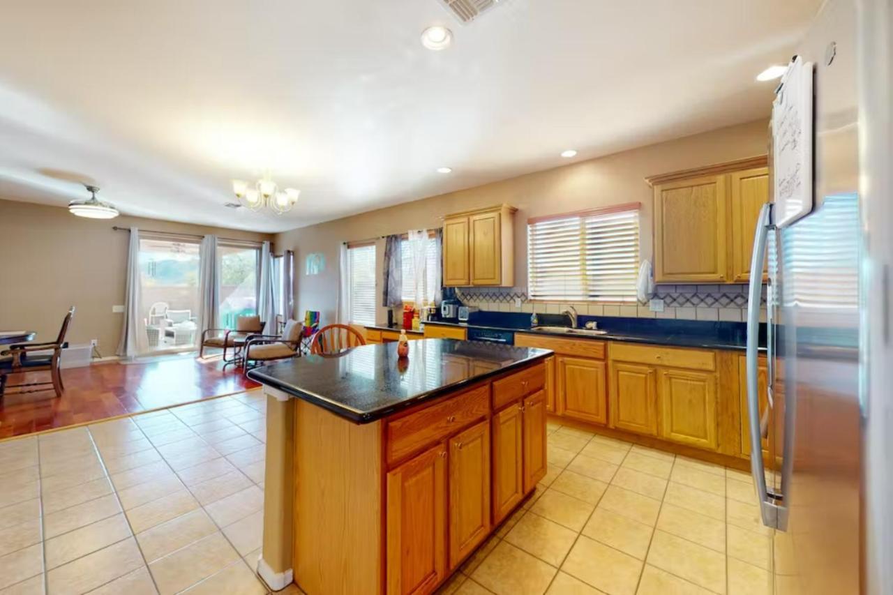 New! Stunning Peaceful Peoria Home - Very Close To Sports Complex Екстериор снимка